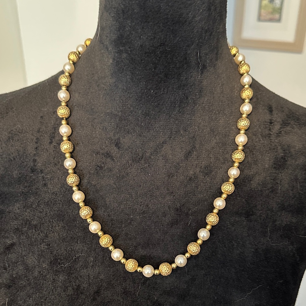 Elegant Gold and Cream Beaded Necklace